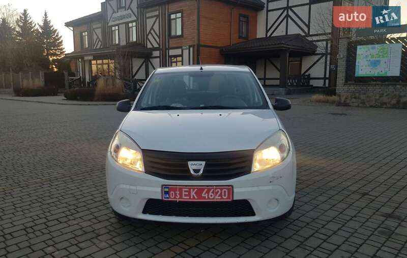 Хетчбек Dacia Sandero 2009 в 