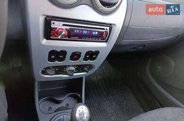 Хэтчбек Dacia Sandero 2009 в 