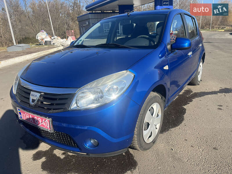 Хэтчбек Dacia Sandero 2008 в Дубно