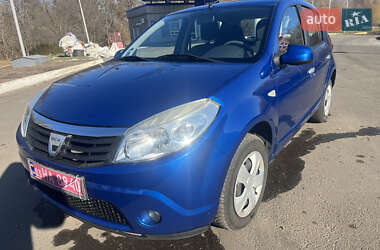 Хэтчбек Dacia Sandero 2008 в Дубно