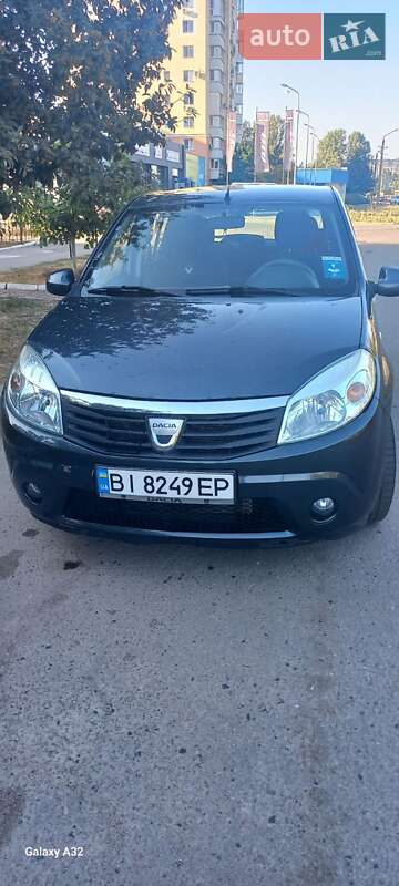 Хэтчбек Dacia Sandero 2009 в 
