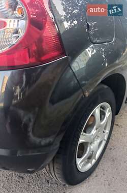 Хэтчбек Dacia Sandero 2009 в 