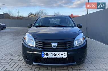 Хэтчбек Dacia Sandero 2009 в Остроге