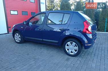 Хэтчбек Dacia Sandero 2009 в Доброполье