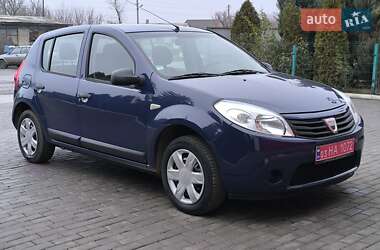 Хэтчбек Dacia Sandero 2009 в Доброполье