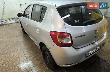 Хэтчбек Dacia Sandero 2014 в 