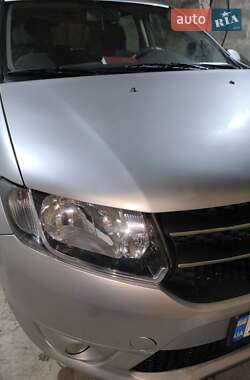 Хэтчбек Dacia Sandero 2014 в 