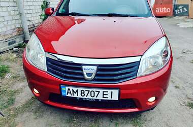 Хетчбек Dacia Sandero 2010 в Житомирі