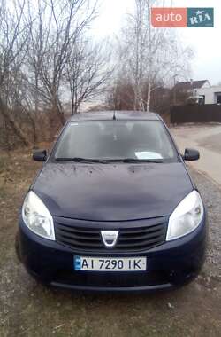 Хетчбек Dacia Sandero 2010 в Києві