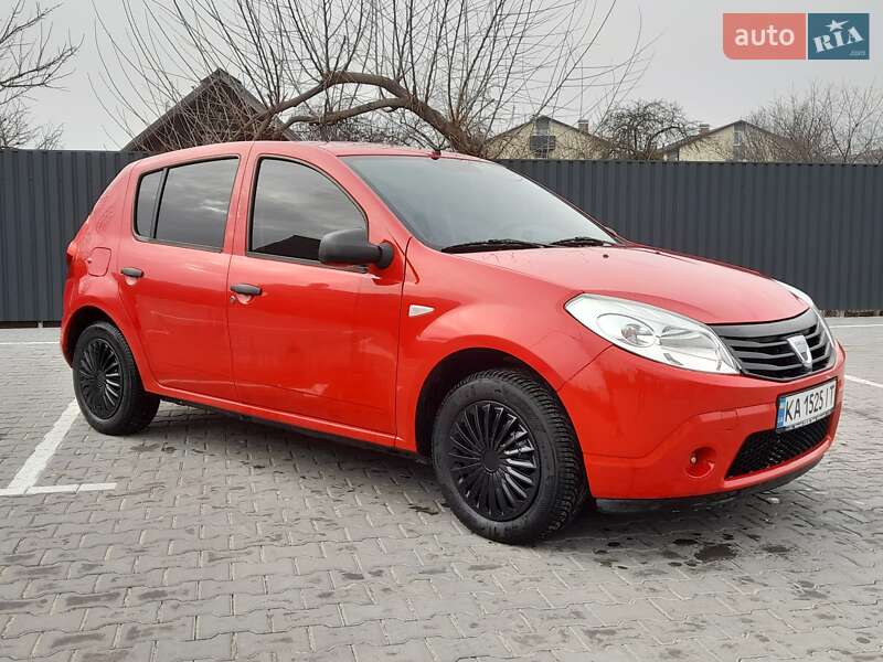 Хэтчбек Dacia Sandero 2009 в Виннице