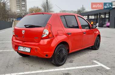 Хэтчбек Dacia Sandero 2009 в Виннице