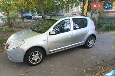 Хэтчбек Dacia Sandero 2010 в Киеве