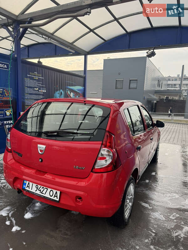 Хэтчбек Dacia Sandero 2009 в Киеве