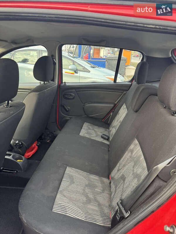 Хэтчбек Dacia Sandero 2009 в Киеве