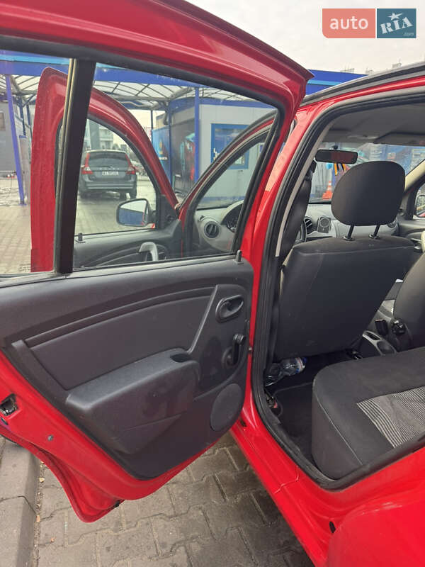 Хэтчбек Dacia Sandero 2009 в Киеве