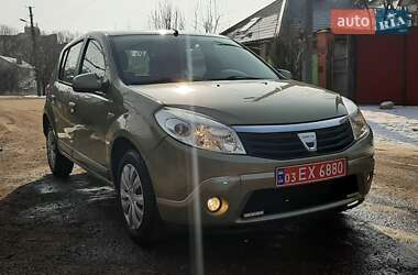 Хэтчбек Dacia Sandero 2009 в Чернигове