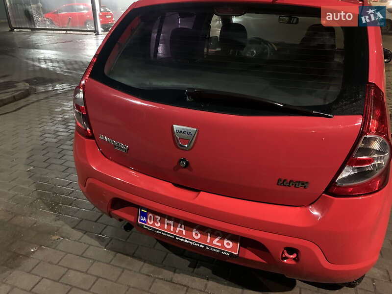Хетчбек Dacia Sandero 2009 в Звягелі