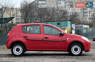 Хэтчбек Dacia Sandero 2009 в Ровно