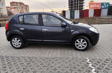 Хетчбек Dacia Sandero 2010 в Полтаві