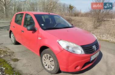 Хэтчбек Dacia Sandero 2010 в 