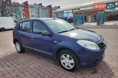 Хэтчбек Dacia Sandero 2009 в Ровно