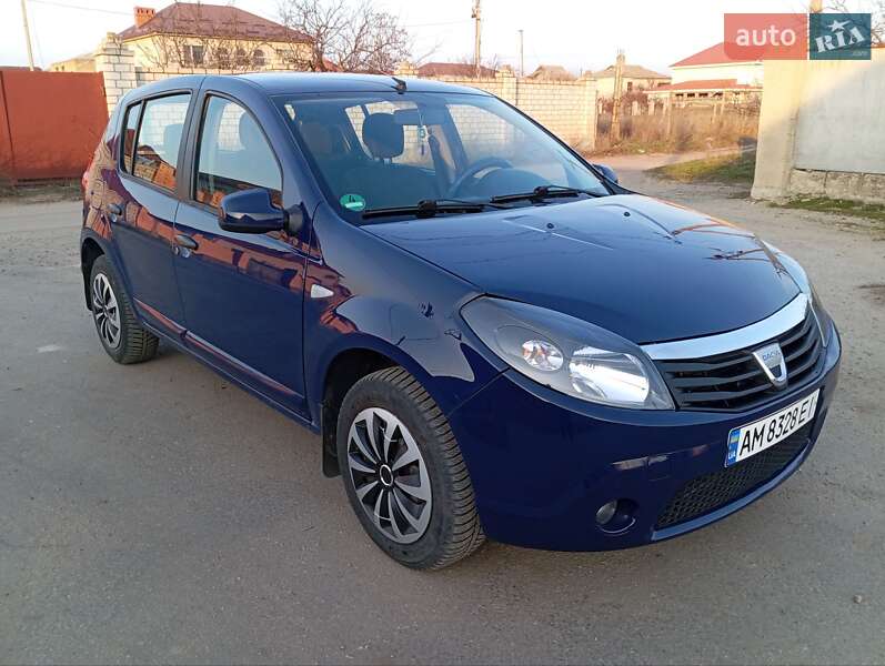 Хэтчбек Dacia Sandero 2008 в Вознесенске