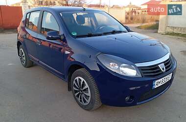 Хэтчбек Dacia Sandero 2008 в 