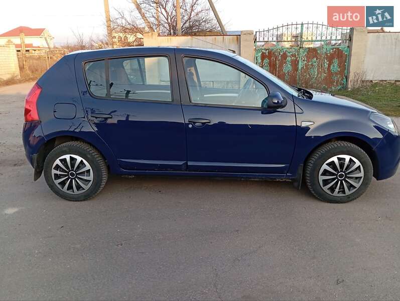 Хэтчбек Dacia Sandero 2008 в Вознесенске