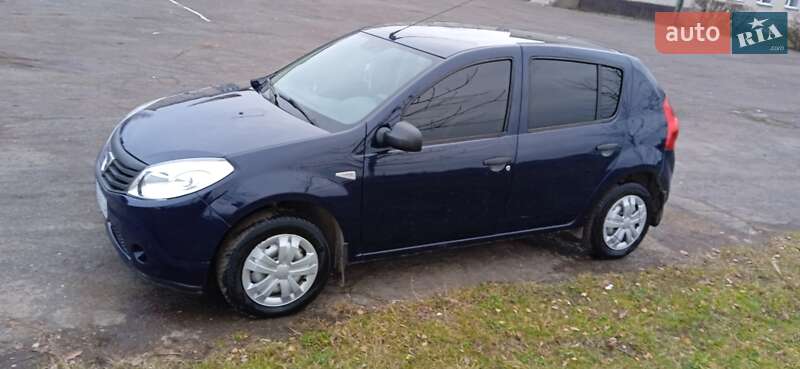 Хетчбек Dacia Sandero 2011 в Іршаві