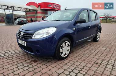 Хэтчбек Dacia Sandero 2009 в Ровно