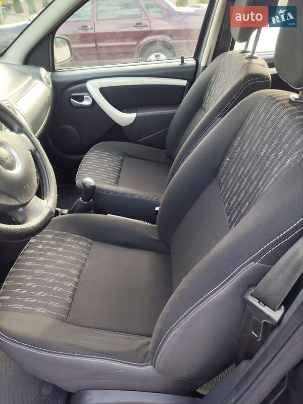 Хэтчбек Dacia Sandero 2012 в Черкассах