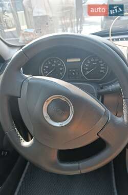 Хэтчбек Dacia Sandero 2012 в 