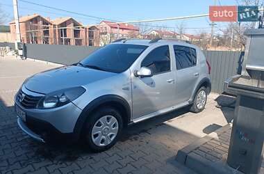 Хэтчбек Dacia Sandero 2012 в 