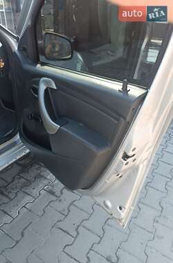 Хэтчбек Dacia Sandero 2012 в 