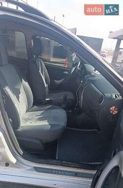 Хэтчбек Dacia Sandero 2012 в 