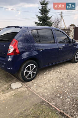 Хэтчбек Dacia Sandero 2009 в 