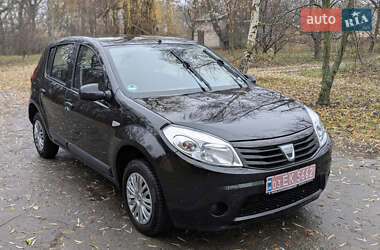 Хэтчбек Dacia Sandero 2009 в 
