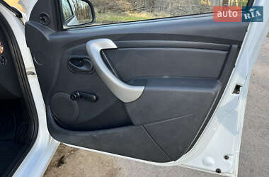 Хэтчбек Dacia Sandero 2010 в 
