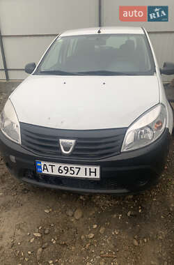 Хетчбек Dacia Sandero 2012 в 