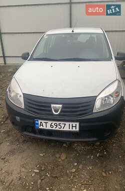 Хетчбек Dacia Sandero 2012 в 