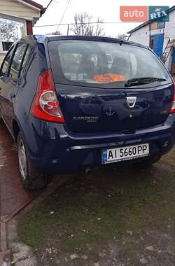 Хэтчбек Dacia Sandero 2009 в 