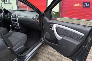 Хэтчбек Dacia Sandero 2009 в 