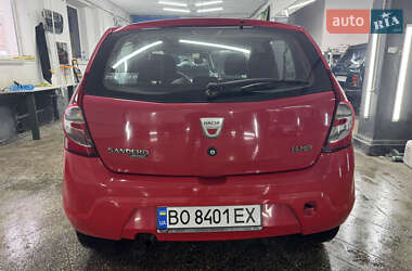 Хэтчбек Dacia Sandero 2009 в 