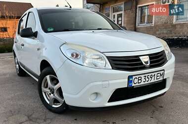 Хэтчбек Dacia Sandero 2009 в Репках
