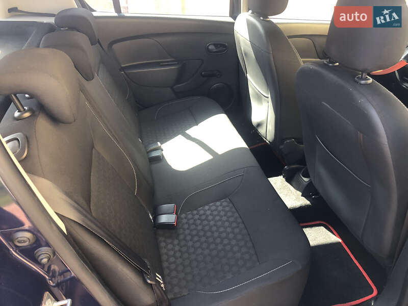 Хэтчбек Dacia Sandero 2014 в Ровно