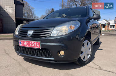 Хэтчбек Dacia Sandero 2010 в 