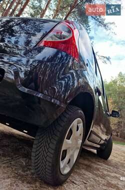Хэтчбек Dacia Sandero 2011 в 
