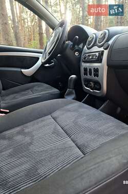 Хэтчбек Dacia Sandero 2011 в 