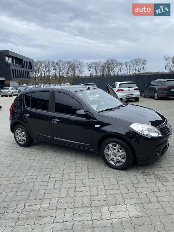 Хетчбек Dacia Sandero 2009 в Львові