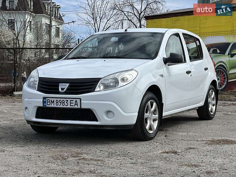 Хэтчбек Dacia Sandero 2010 в 